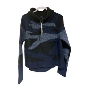 NEW Aqua Bloomingdale’s Women’s Knit Turtleneck Sweater Blue Camouflage - size M